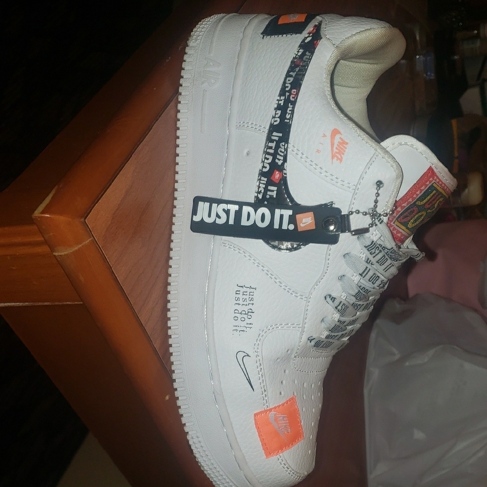 Nike Mens White Sneakers with Orange Accents